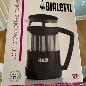 Cold brew coffee maker